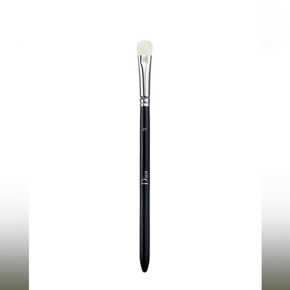 DIOR
Backstage Eyeshadow Shader Brush n°21
